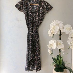 ✨ ON SALE - Floral Wrapped LOFT Dress 💐